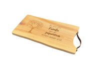 Schneide- und Servierbrett aus Eschenholz, 50 x 24 cm – mit Ledergriff & Baumkante
